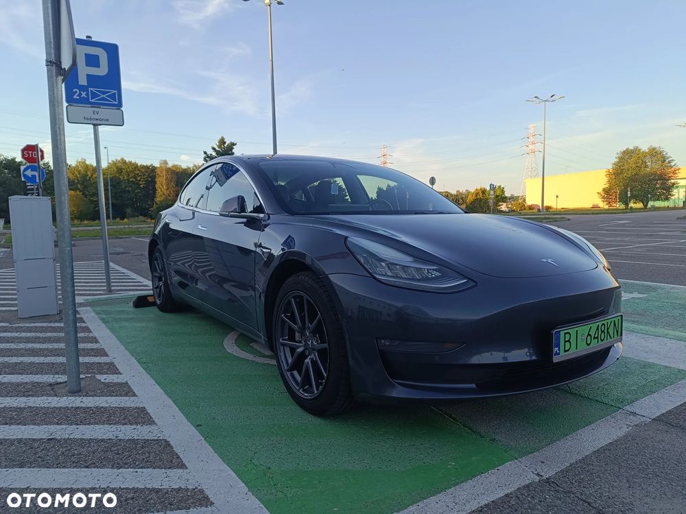 Tesla Model 3 - 3