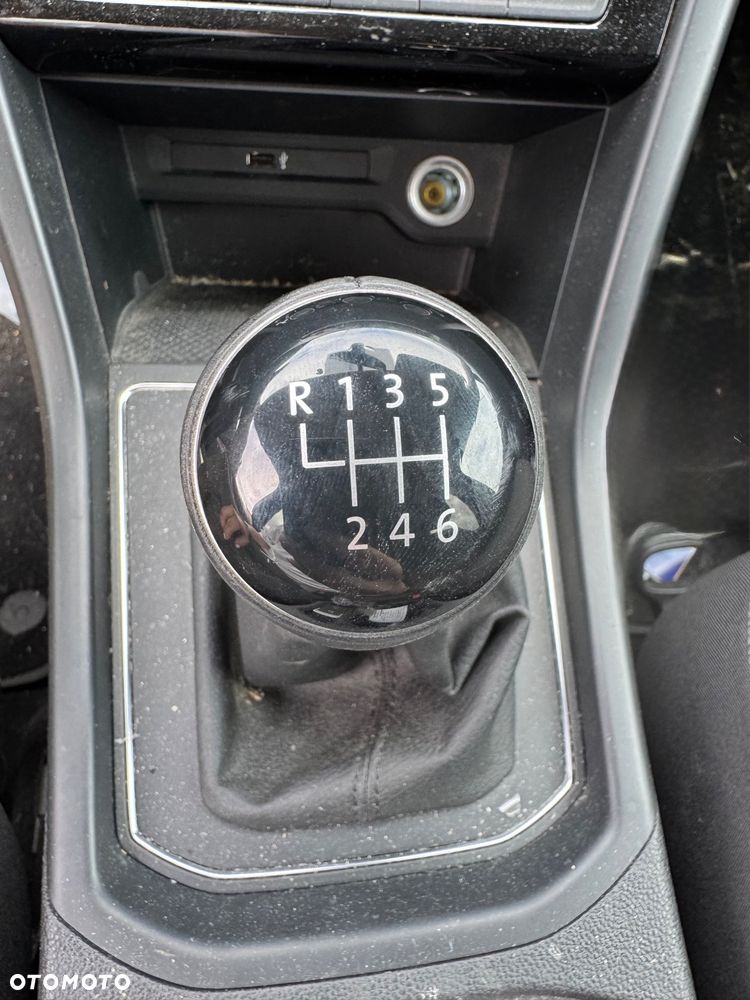 Volkswagen Touran - 16