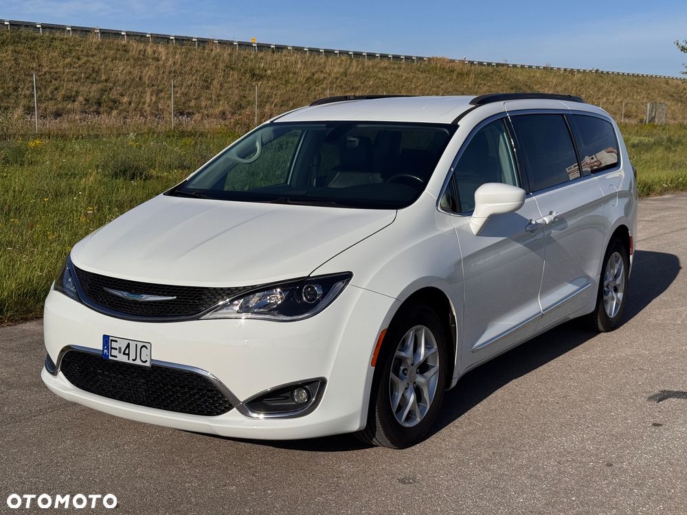 Chrysler Pacifica - 1