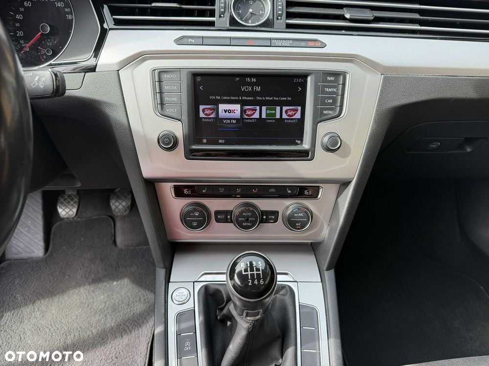 Volkswagen Passat 1.8 TSI BMT Comfortline - 18