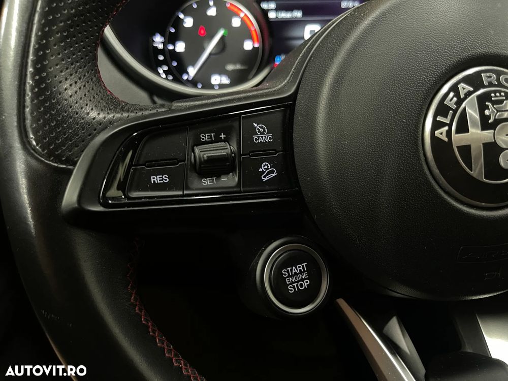 Alfa Romeo Stelvio 2.2 16V AT8 - 23