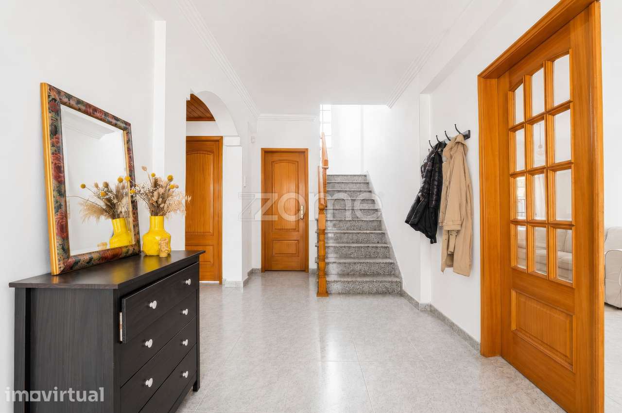 Moradia T4 com jardim e churrasqueira em Azeitão - Grande imagem: 2/17