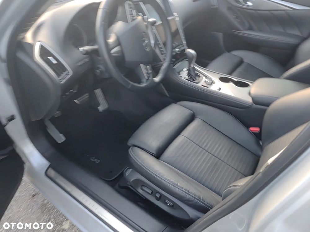 Infiniti Q50 Hybrid AWD Premium - 29