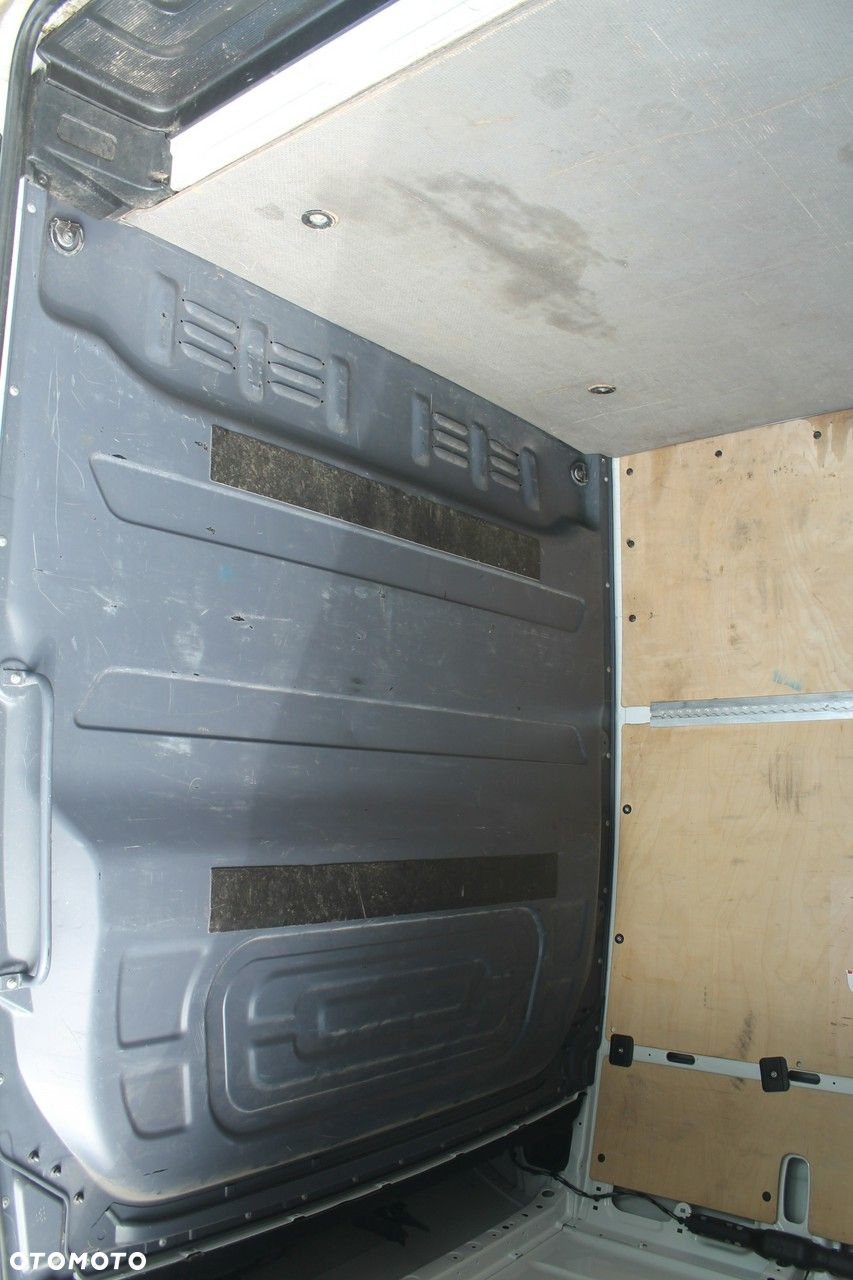 Mercedes-Benz Sprinter - 18