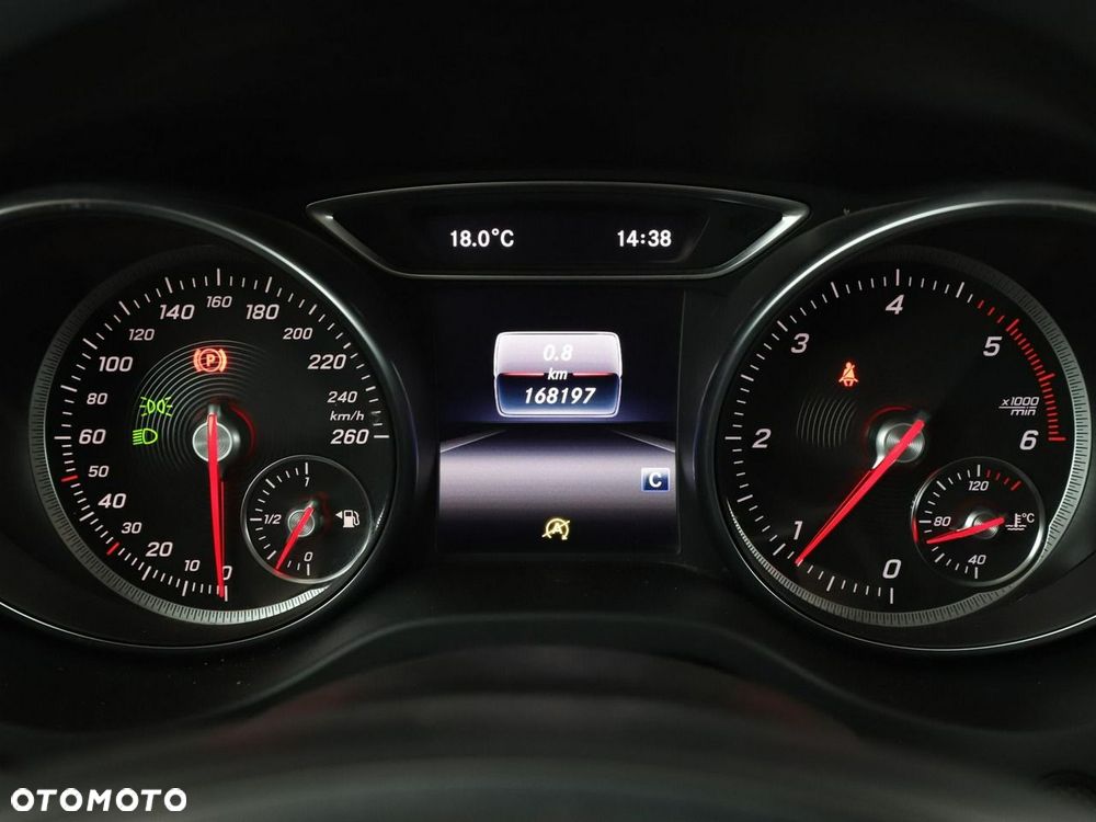 Mercedes-Benz GLA 180 d Urban - 23
