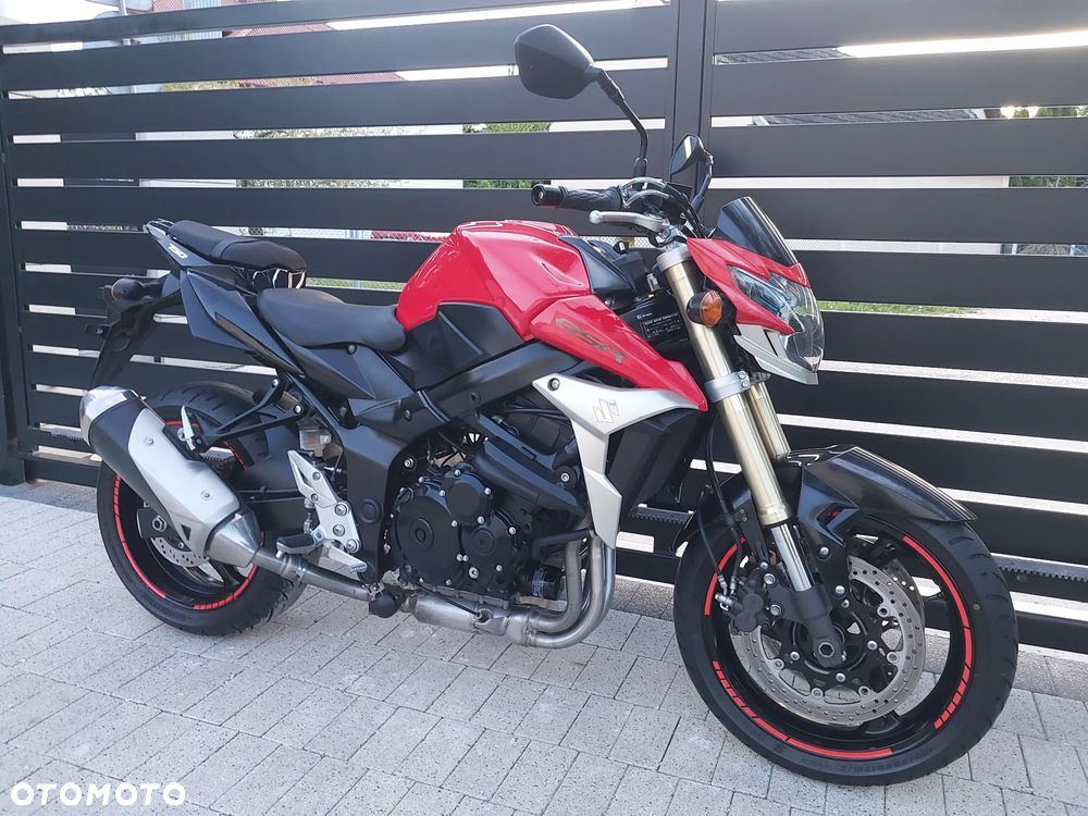 Suzuki GSR - 5