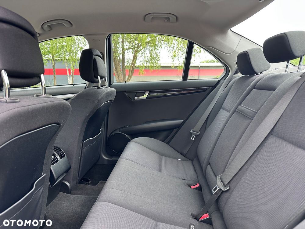 Mercedes-Benz Klasa C 180 Kompressor BlueEFFICIENCY Elegance - 14