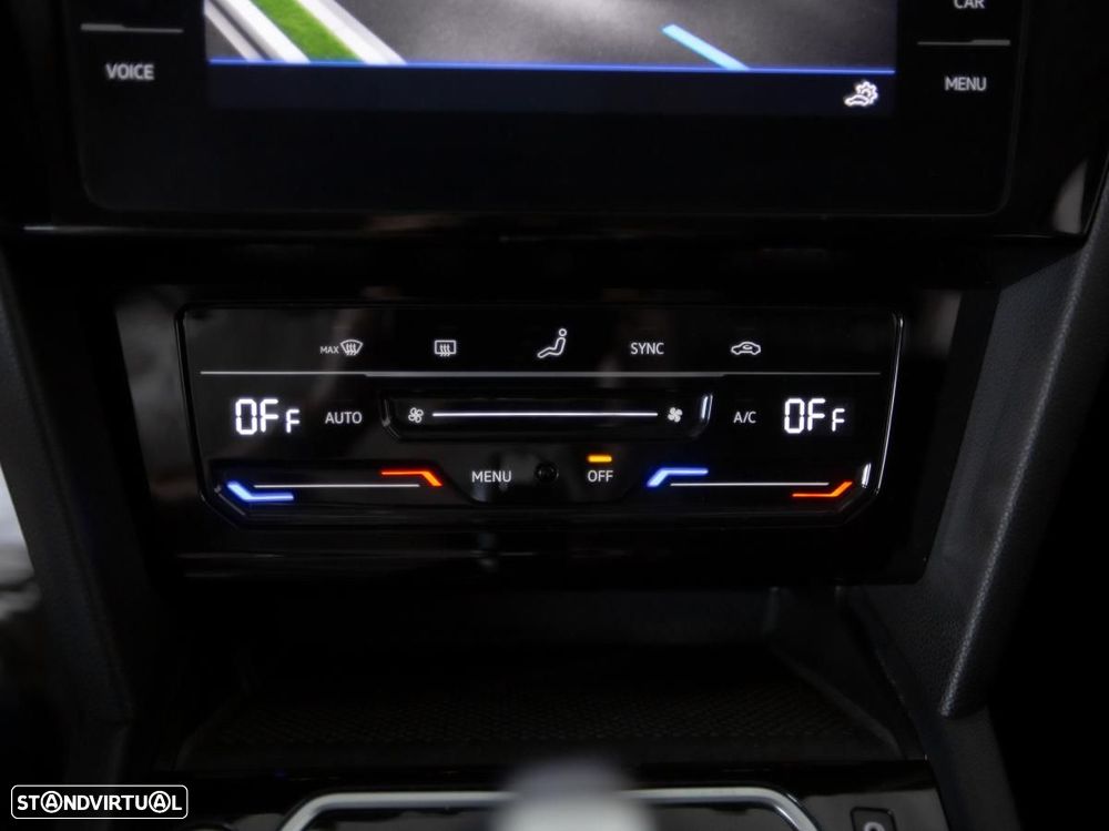 VW Passat Variant 2.0 TDi Business DSG - 30