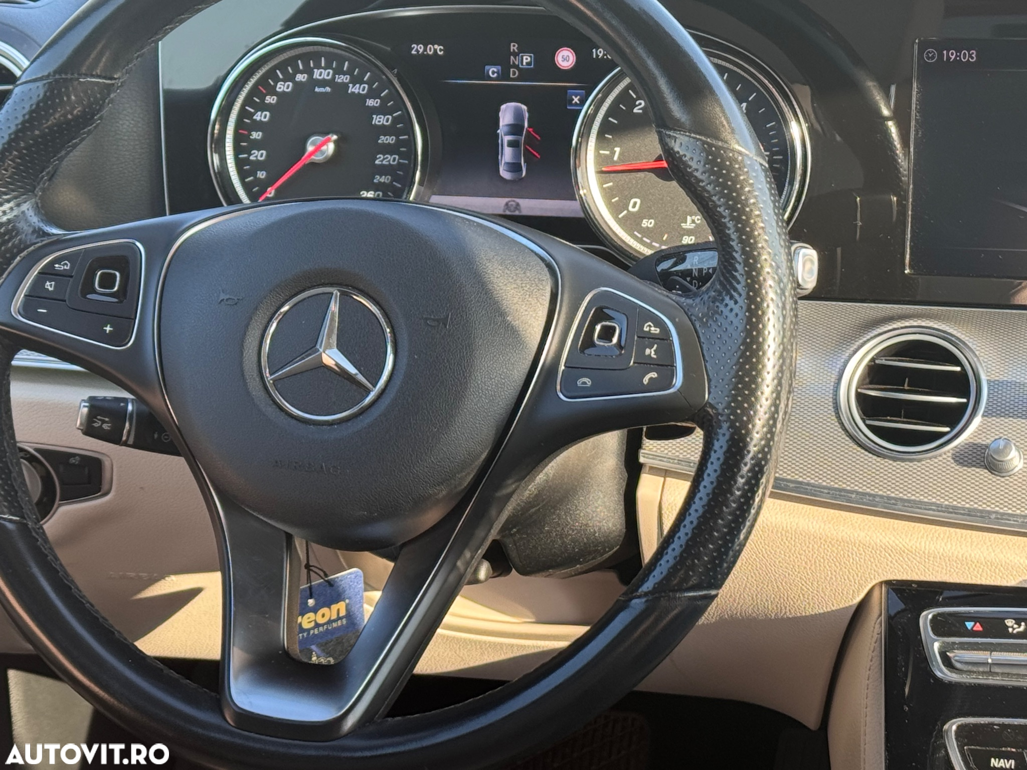 Mercedes-Benz E 220 d 4Matic 9G-TRONIC - 25