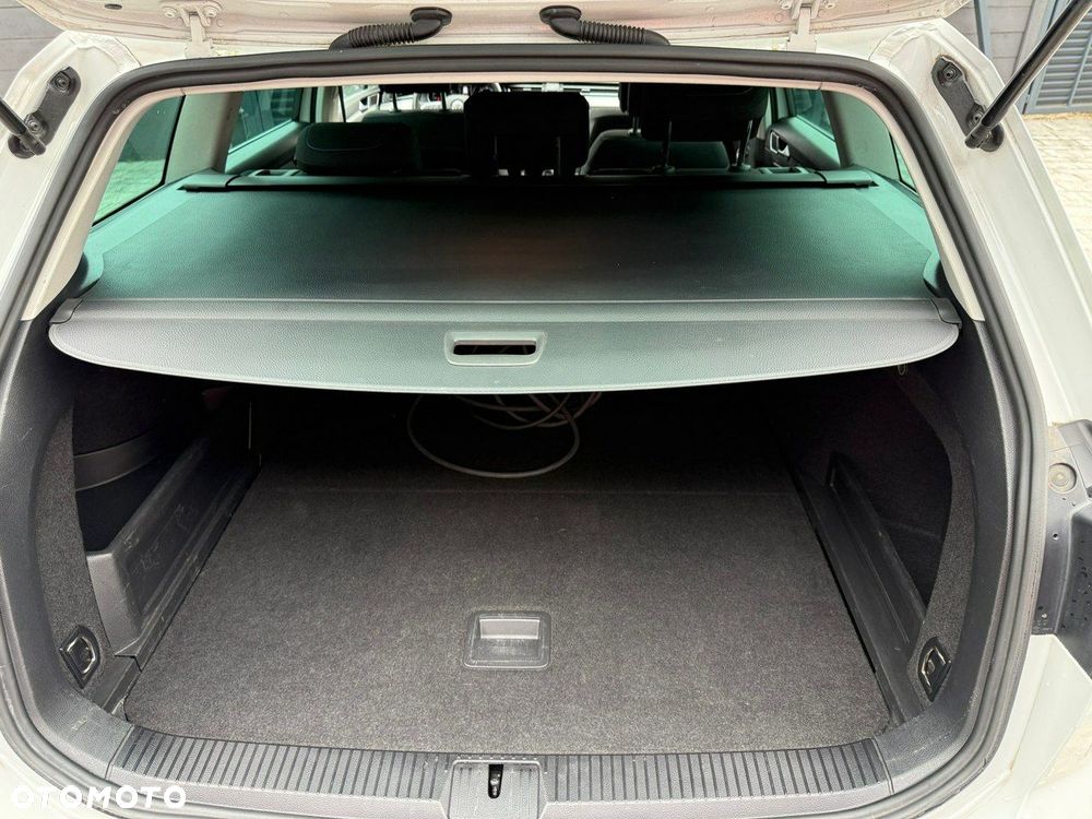 Volkswagen Passat - 19