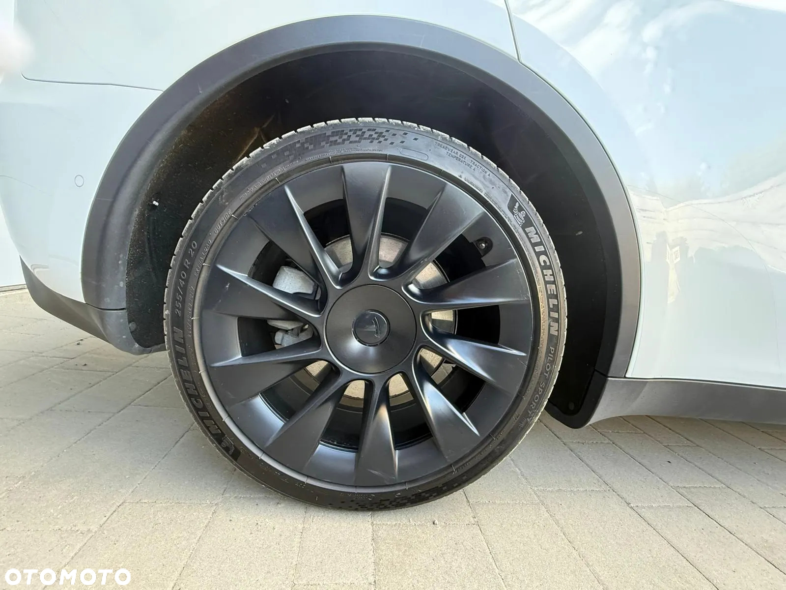 Tesla Y Long Range AWD - 18