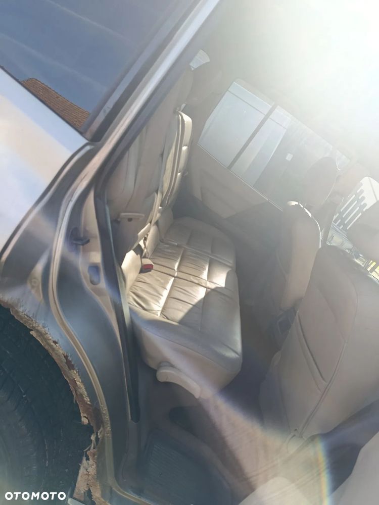 Mitsubishi Pajero - 8