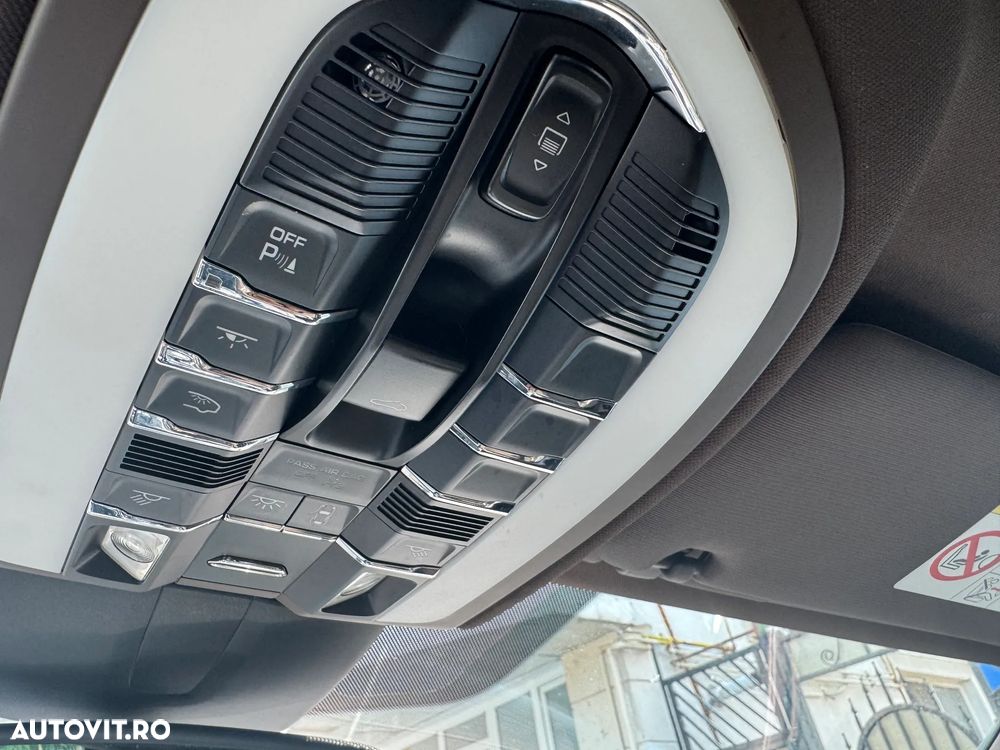 Porsche Cayenne 3.0 L - 11