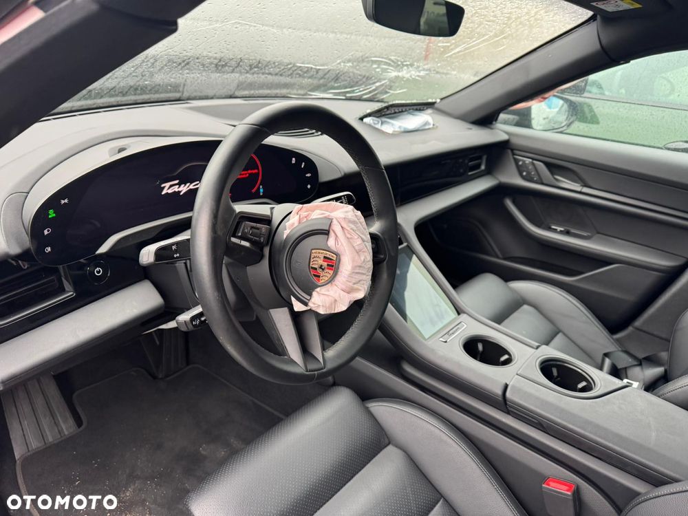 Porsche Taycan - 13