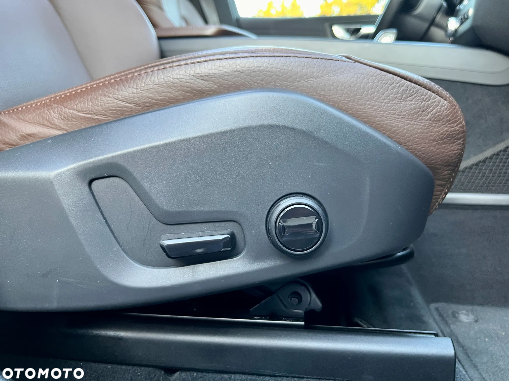 Volvo XC 60 T8 AWD Plug-In Hybrid Momentum - 28