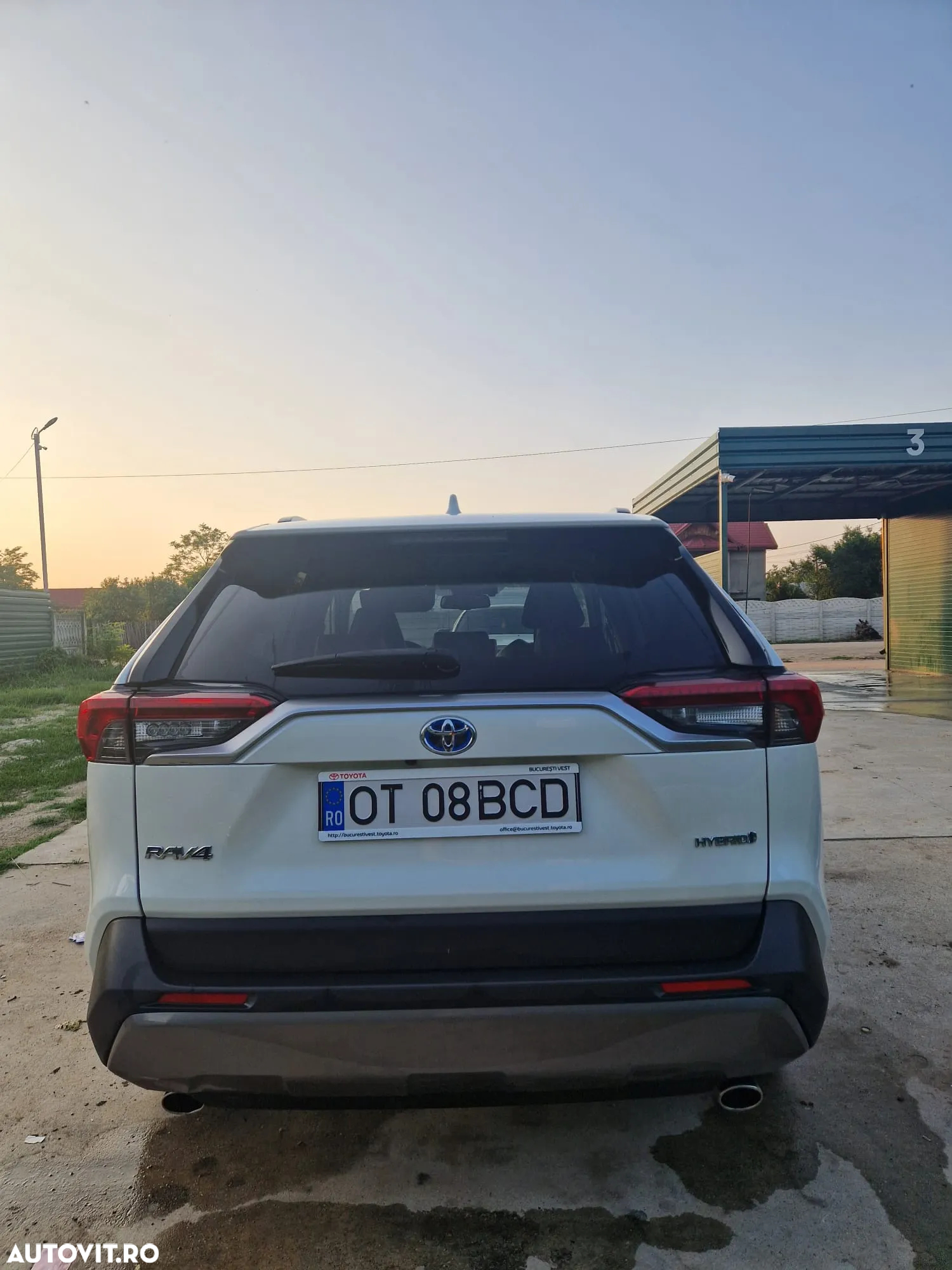 Toyota RAV4 2.5 Hybrid VVT-iE 4x4 Luxury - 4