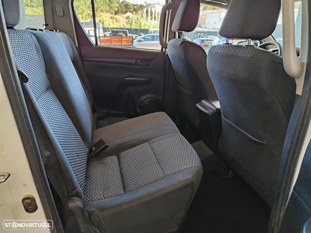 Toyota Hilux 2.4 D-4D 4WD CD CH - 22