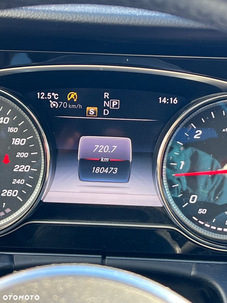 Mercedes-Benz Klasa E 220 d 4-Matic 9G-TRONIC - 20