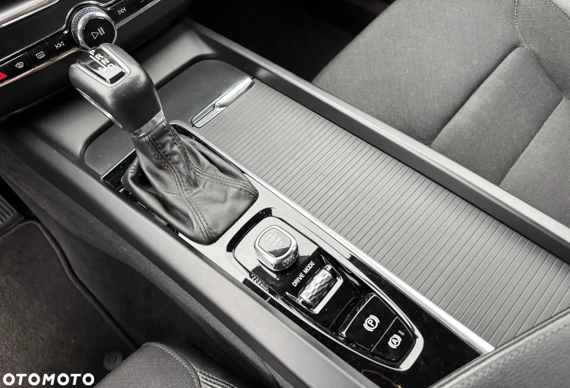 Volvo XC 60 D4 Momentum Pro - 35