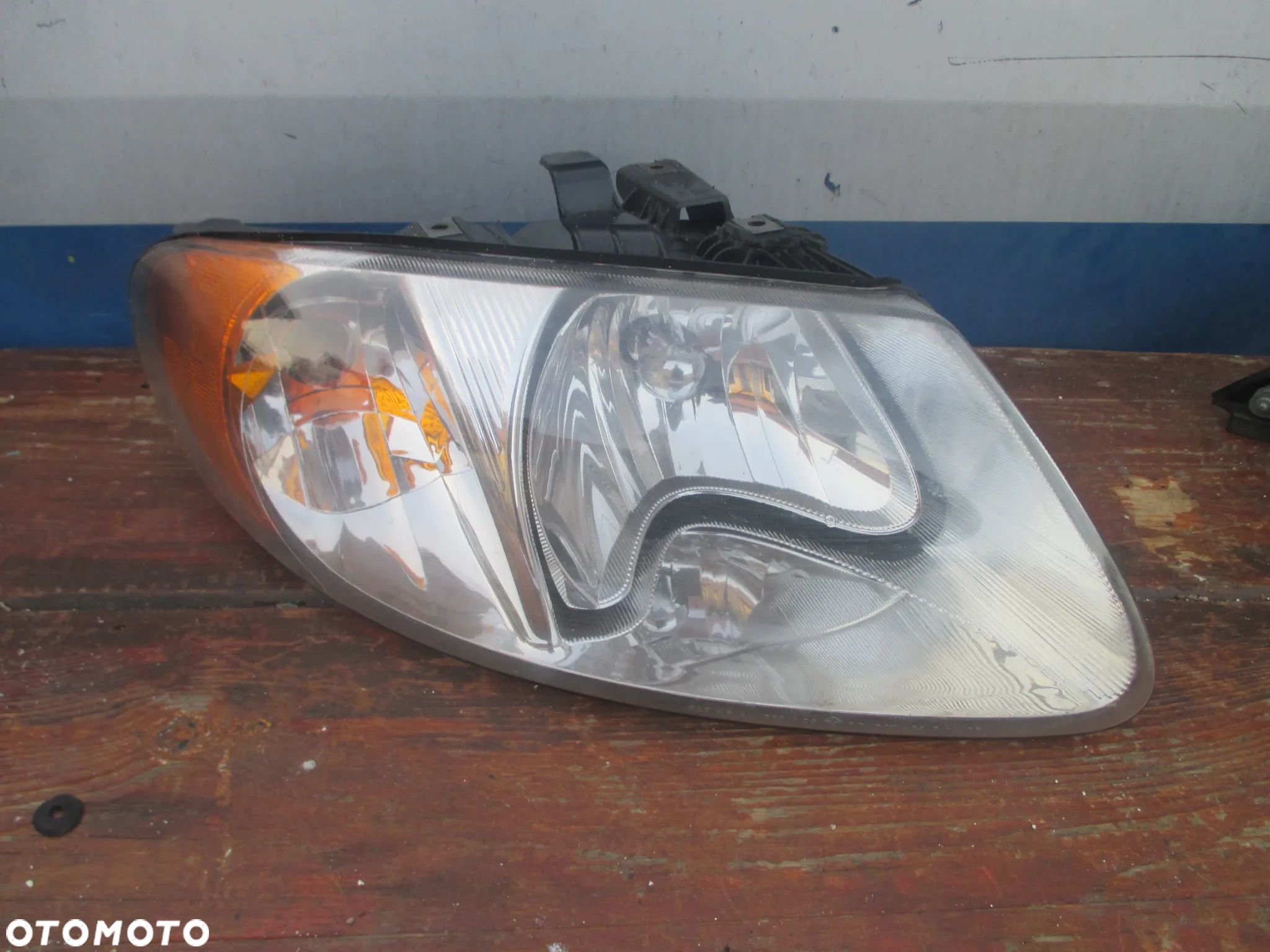 Lampa prawa CHRYSLER VOYAGER DODGE CARAVAN EUROPA - 1