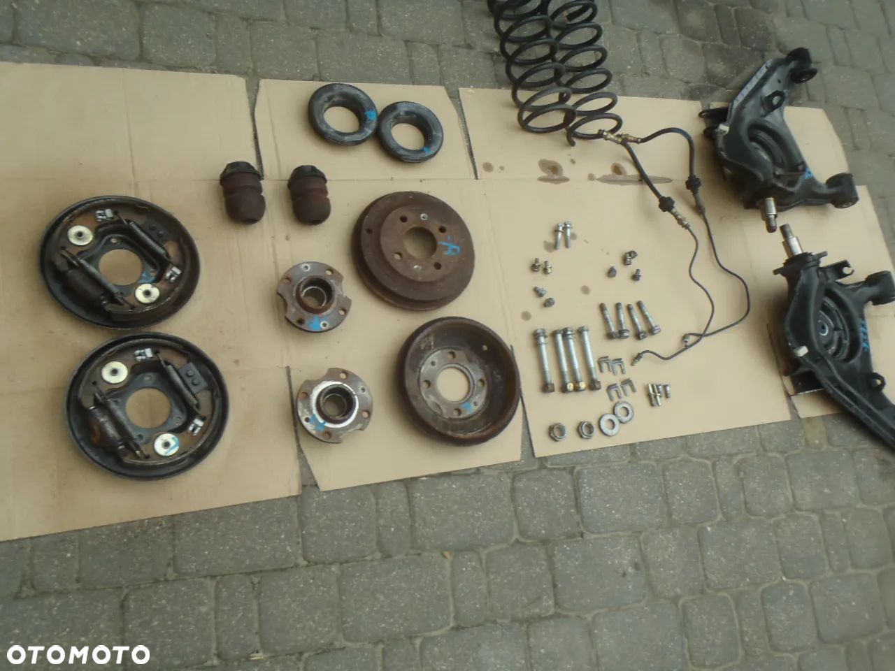 piasta łożysko bęben przewód hamulcowy cylinderki szczęki osłona tarcza kotwiczna  sprężyny śruby zawieszenia tył tylnego wahacza seicento guma odboje cc cinquecento jak nowe - 1