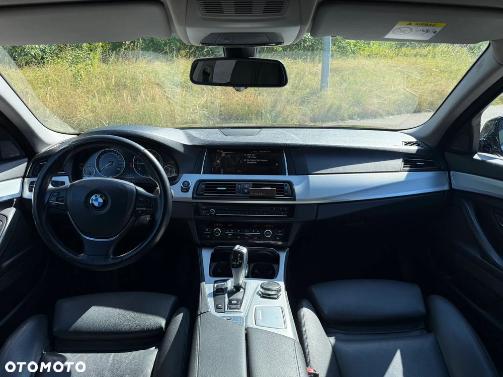 BMW Seria 5 525d Luxury Line - 13