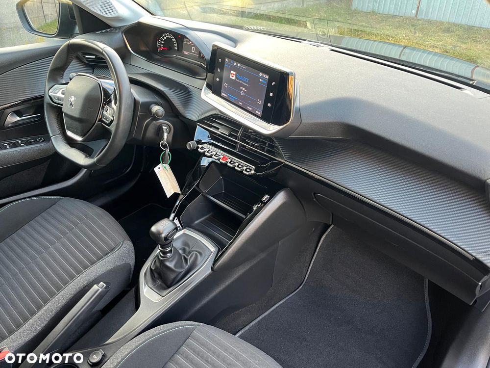 Peugeot 208 - 18