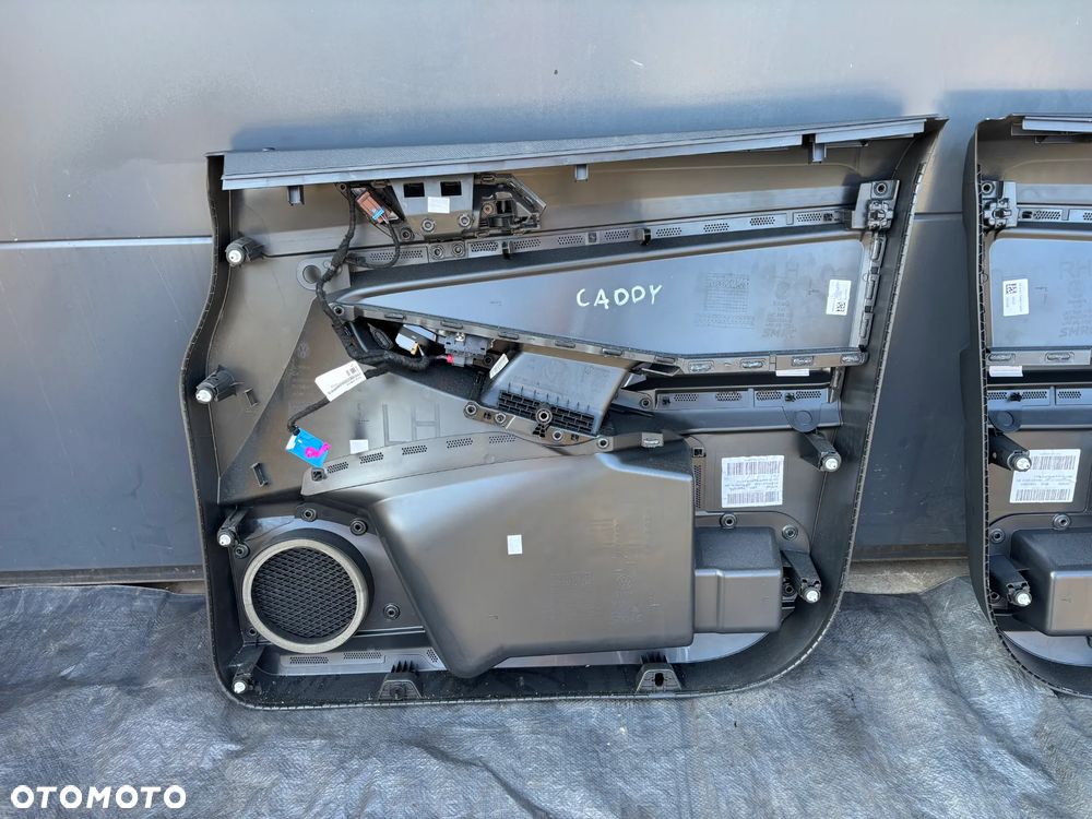 Vw Caddy IV boczek tapicerka drzwi prawy lewy 2K7868109 2K7867133 - 5