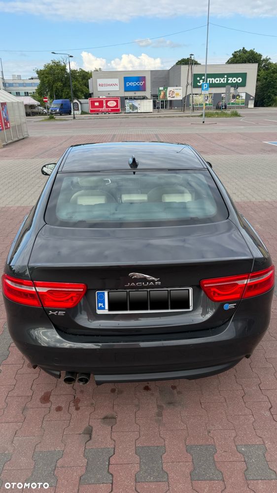 Jaguar XE 2.0 D AWD R-Sport - 6