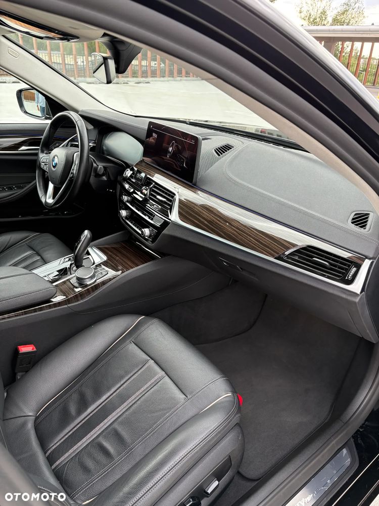 BMW Seria 5 520d Luxury Line - 9