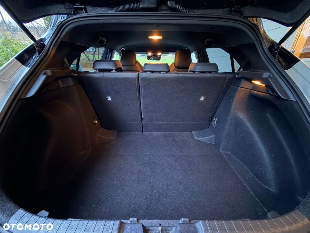 Toyota Corolla 1.8 Hybrid Team Deutschland - 15