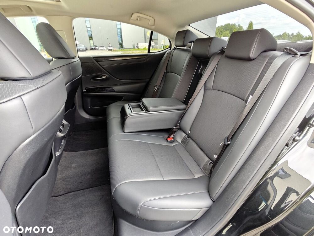 Lexus ES 300h Business Edition - 13