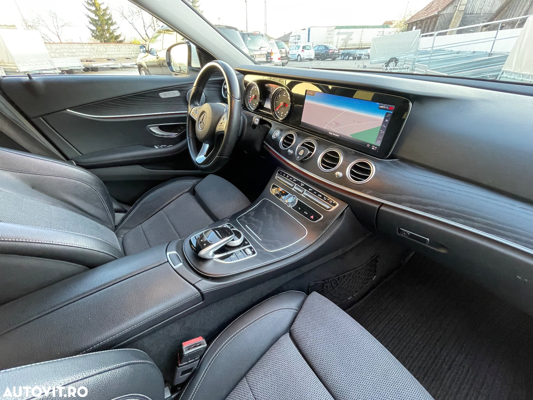 Mercedes-Benz E 220 d 4Matic T 9G-TRONIC Avantgarde - 9
