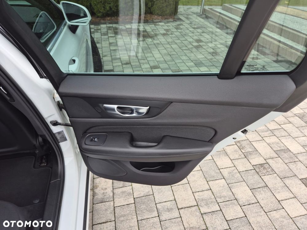 Volvo V60 B3 B R-Design - 18