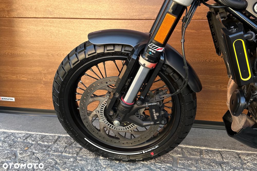 Husqvarna Svartpilen - 17