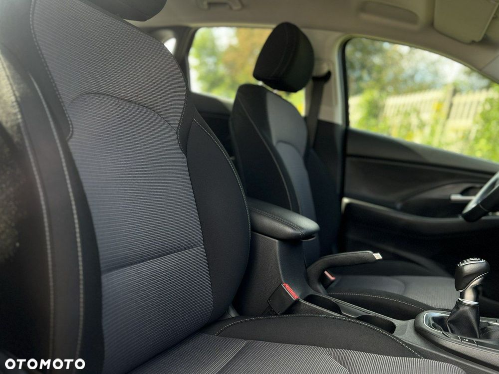 Hyundai i30 1.5 DPI Classic + - 34