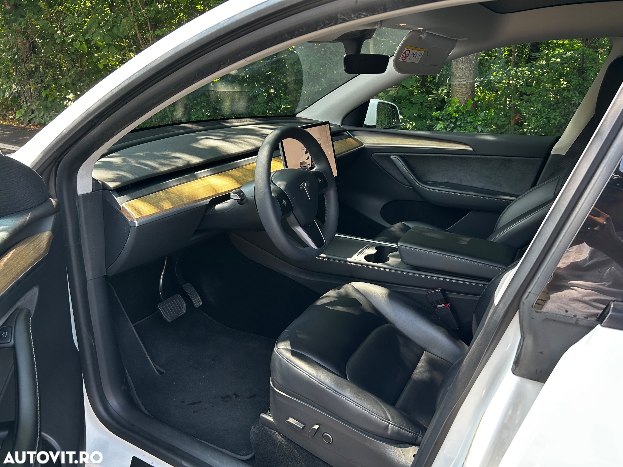 Tesla Model Y Long Range Dual Motor AWD - 16
