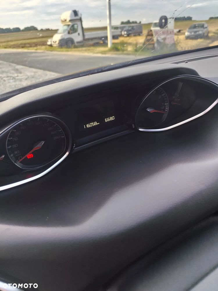 Peugeot 308 SW 1.2 PureTech Allure S&S - 14