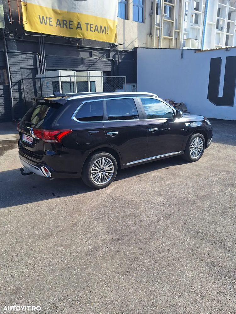 Mitsubishi Outlander PHEV 2.4 L 4X4 Instyle+ - 11
