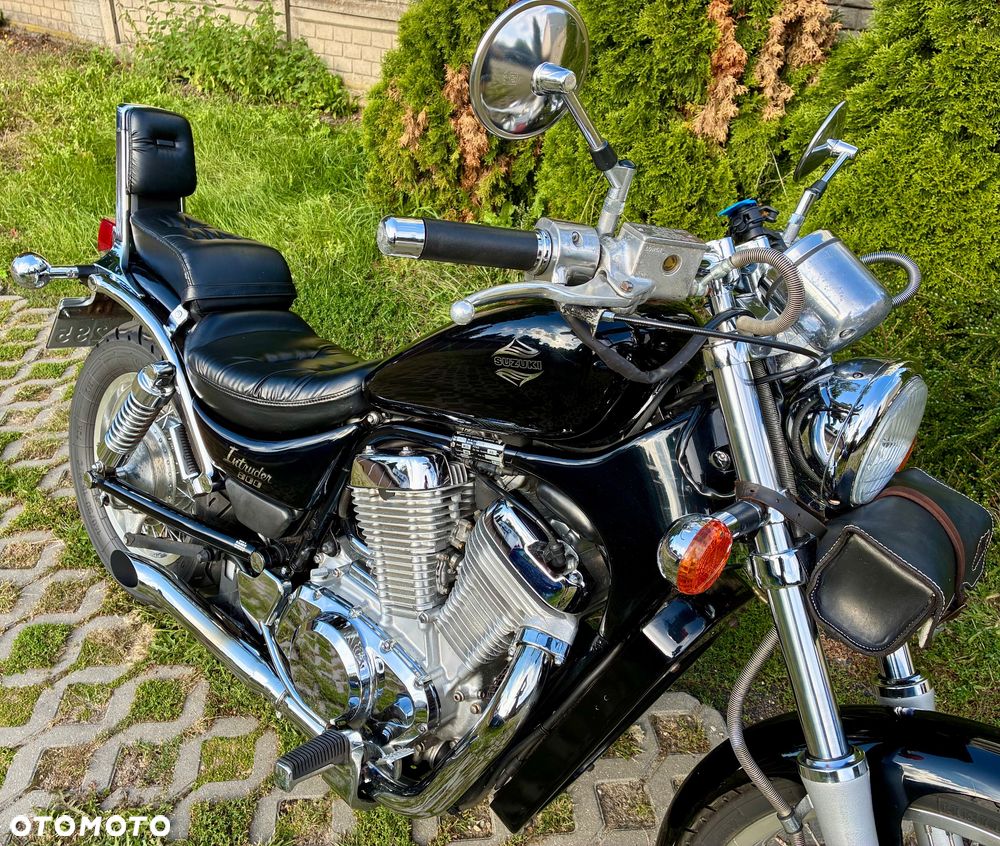 Suzuki Intruder - 10