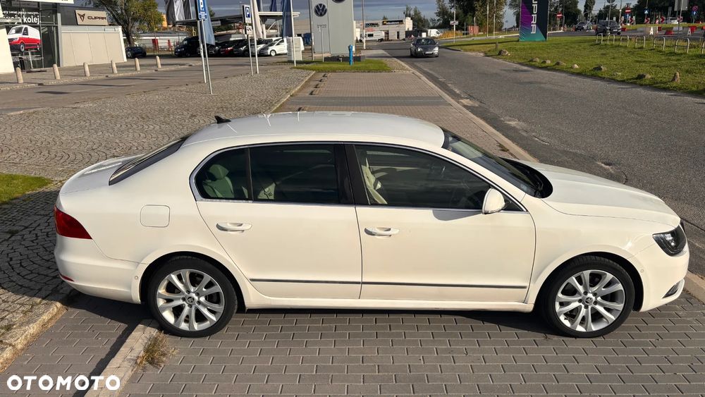 Skoda Superb 2.0 TDI Platinum DSG - 2
