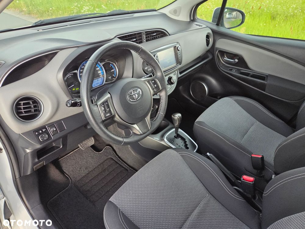 Toyota Yaris Hybrid 100 Dynamic EU6 - 11