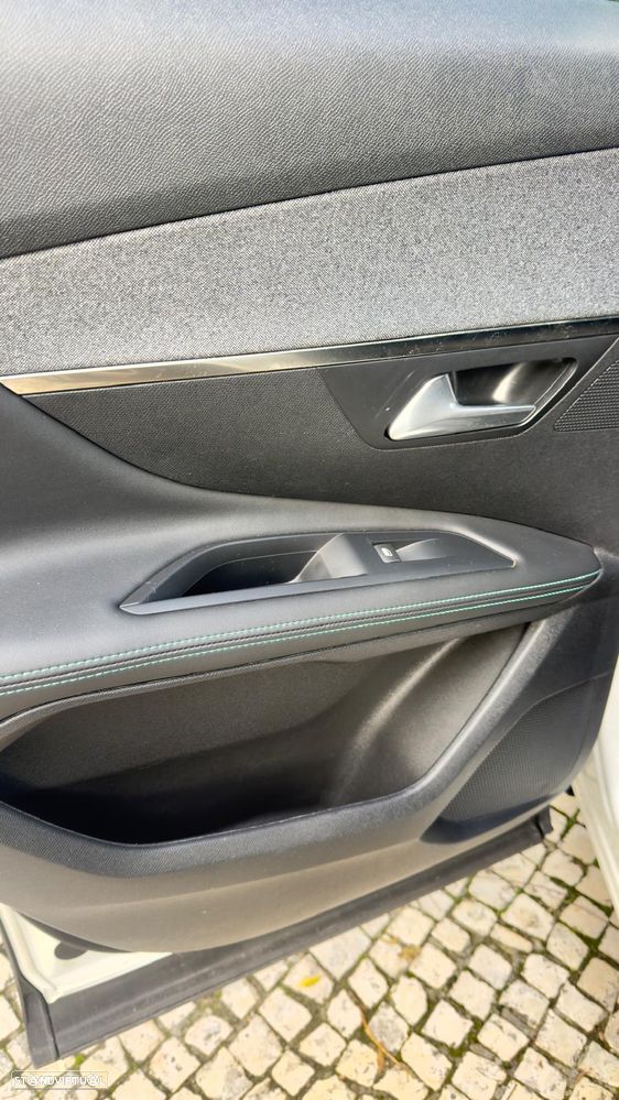 Peugeot 3008 Plug-In Hybrid 225 e-EAT8 Allure Pack - 22