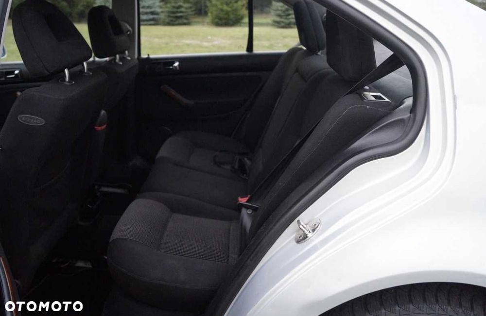 Volkswagen Bora Variant 2.0 - 6