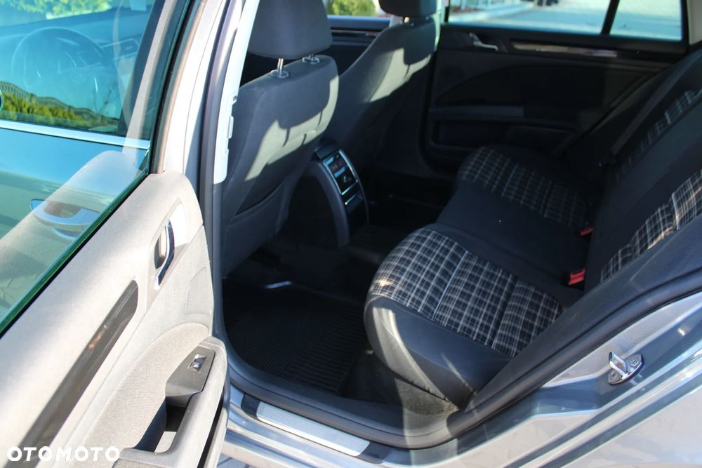 Skoda Superb 2.0 TDI Ambition DSG - 32