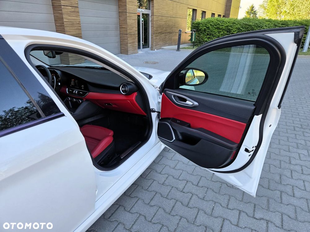Alfa Romeo Giulia 2.0 Turbo 16V AT8 Veloce Ti - 28