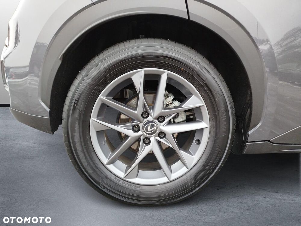 Lexus LBX - 18