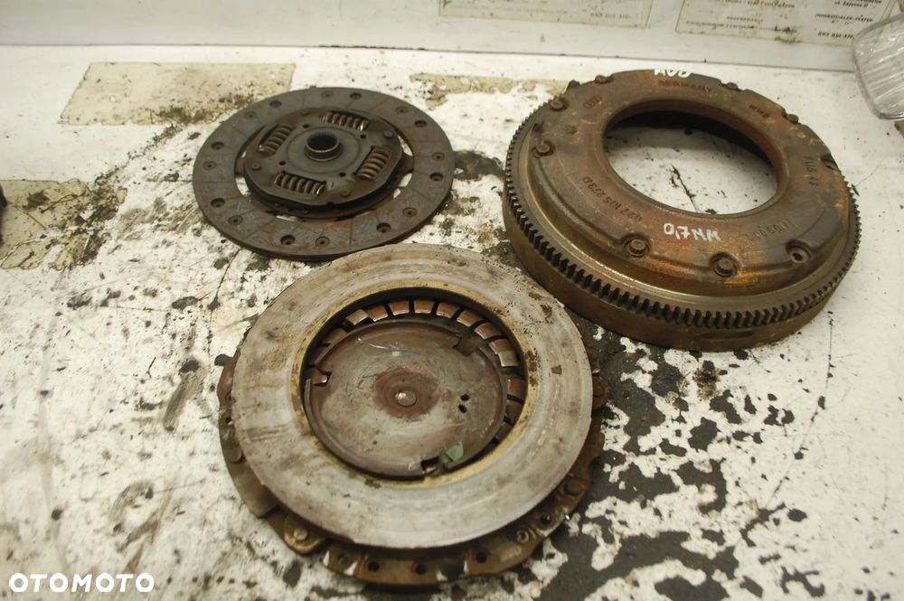 SPRZĘGŁO KOMPLETNE DOCISK 027105273D AUDI A3 8L 1.6 AVU SKODA VW SEAT - 2