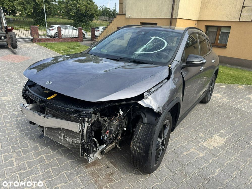 Mercedes-Benz GLA - 2