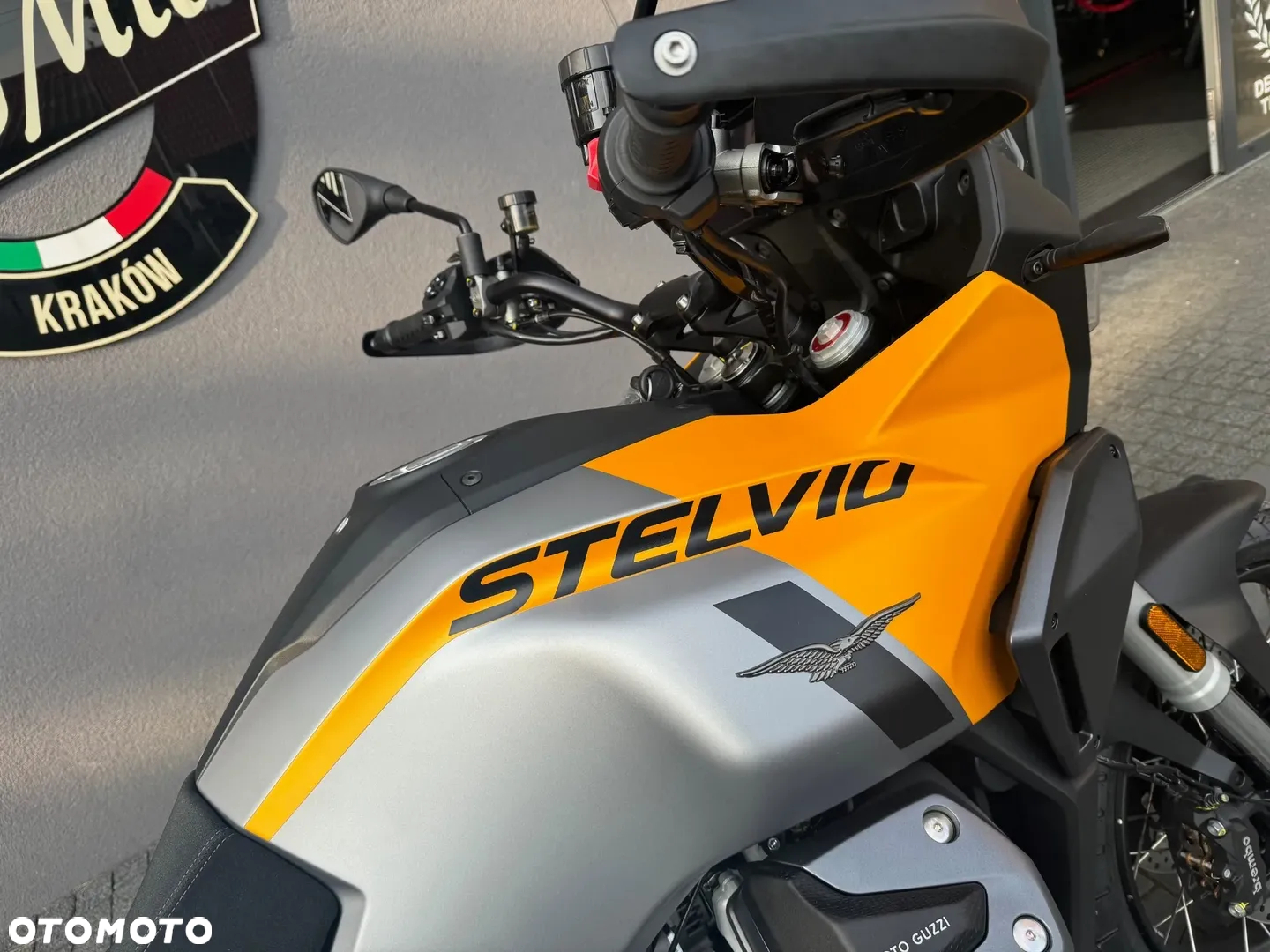 Moto Guzzi Stelvio - 8